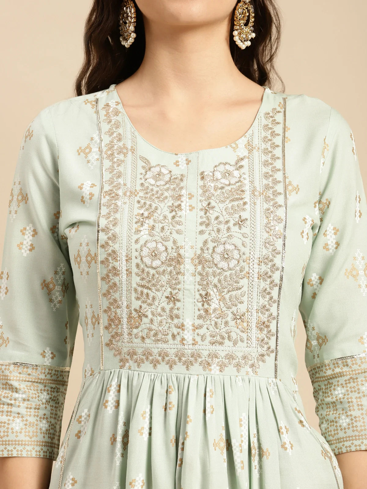 Buy रेयान योक कढ़ाई वाला कमर पर इकट्ठा किया गया बछड़ा लंबाई वाला कुर्ता-पुदीना हरा