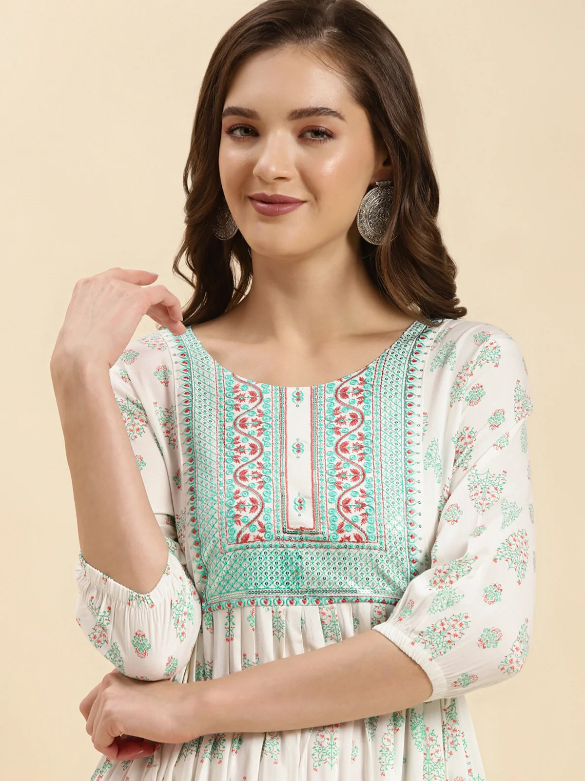 Buy రేయాన్ ఎంబ్రాయిడరీ కాఫ్ లెంగ్త్ ఫ్లేర్డ్ కుర్తా-ఆఫ్ వైట్