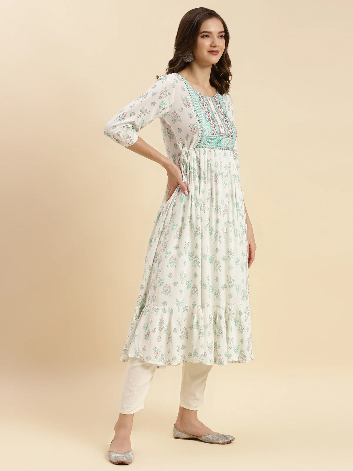 Buy రేయాన్ ఎంబ్రాయిడరీ కాఫ్ లెంగ్త్ ఫ్లేర్డ్ కుర్తా-ఆఫ్ వైట్