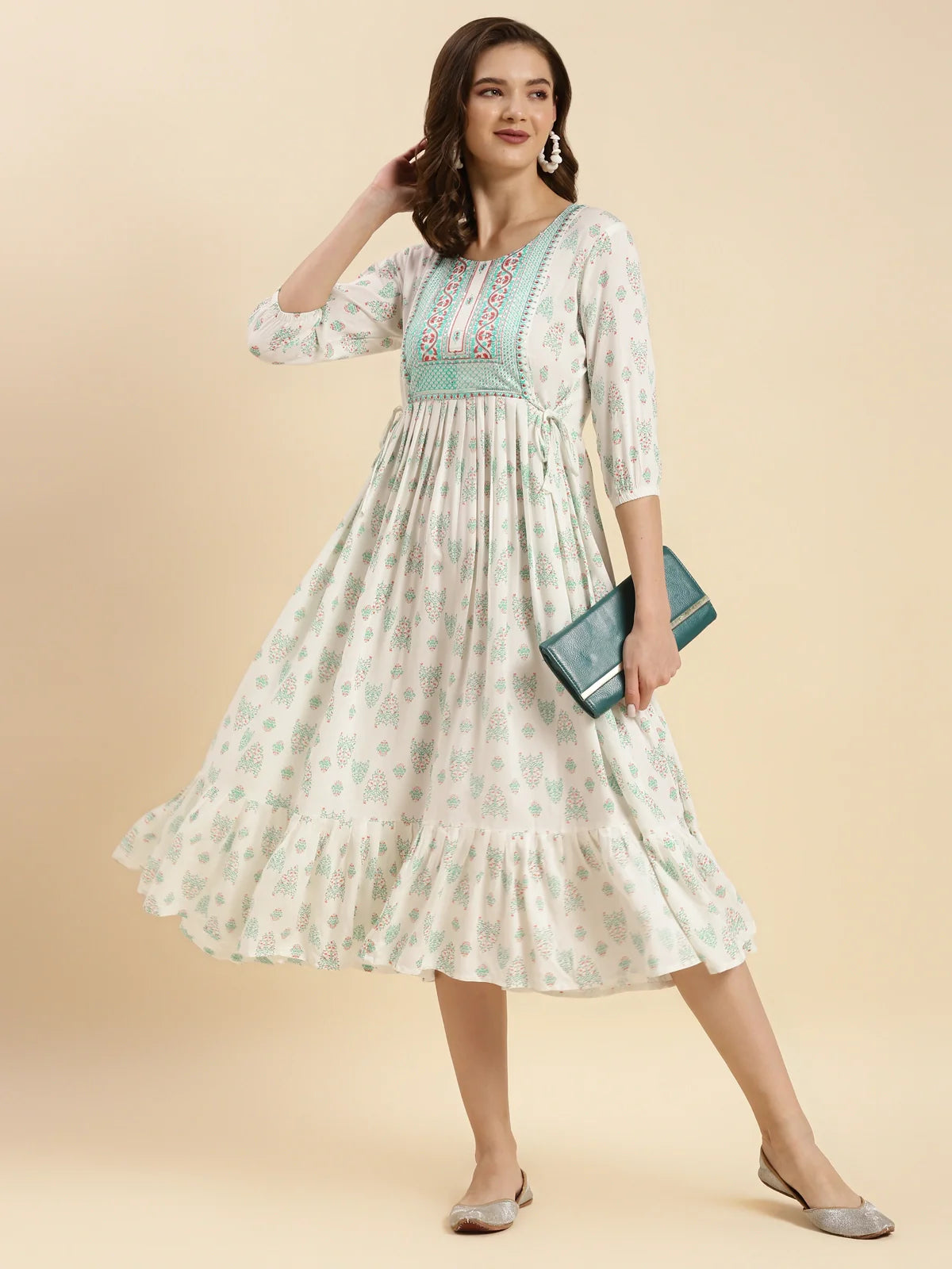 Buy రేయాన్ ఎంబ్రాయిడరీ కాఫ్ లెంగ్త్ ఫ్లేర్డ్ కుర్తా-ఆఫ్ వైట్