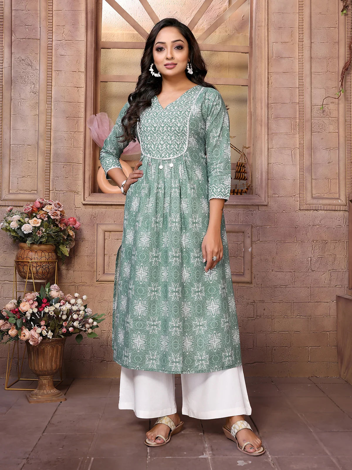 Buy కాటన్ ఎంబ్రాయిడరీ కాఫ్ లెంగ్త్ A-లైన్ కుర్తా-ఆకుపచ్చ