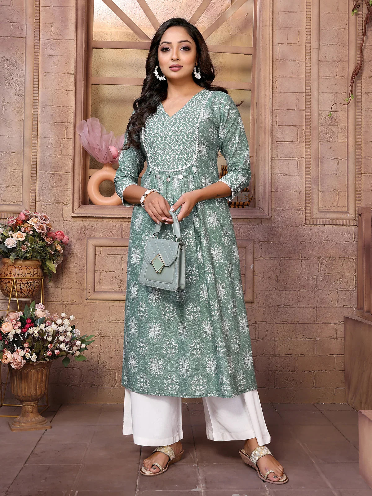 Buy కాటన్ ఎంబ్రాయిడరీ కాఫ్ లెంగ్త్ A-లైన్ కుర్తా-ఆకుపచ్చ