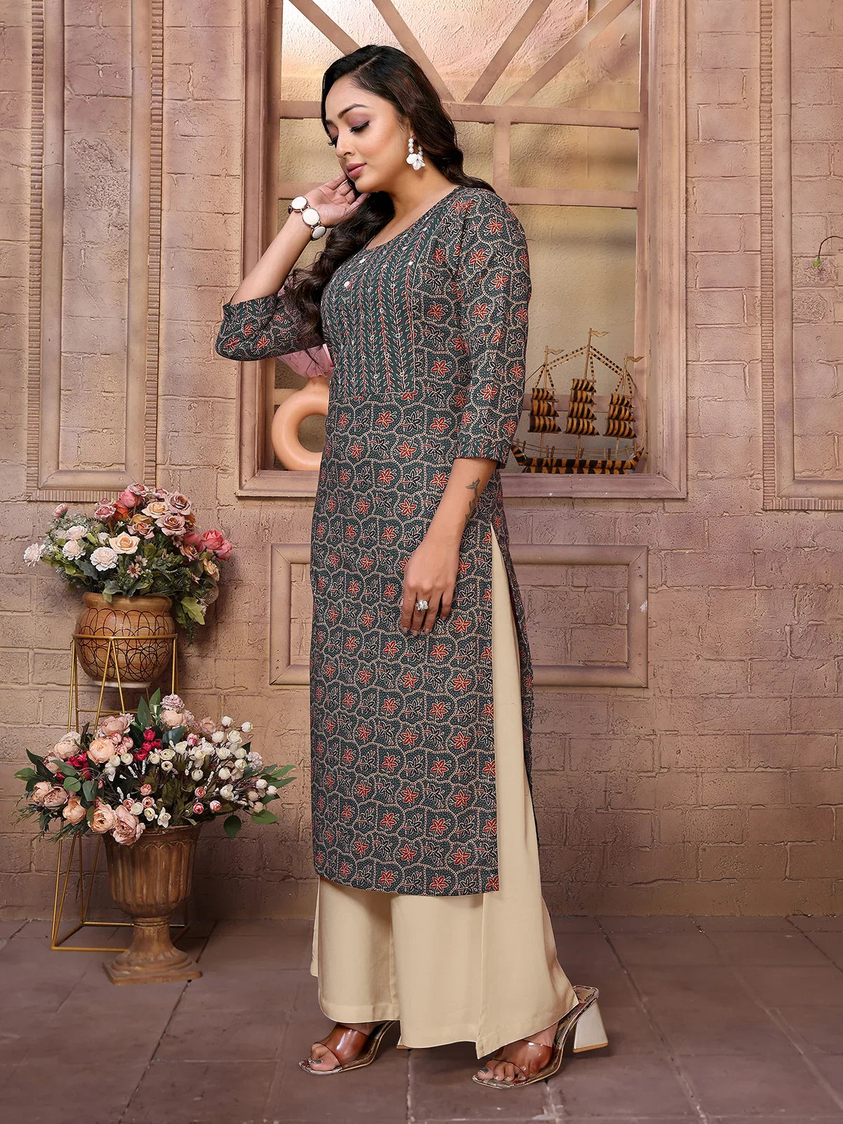 Buy कॉटन कढ़ाई वाला काफ़ लेंथ स्ट्रेट कुर्ता-हरा