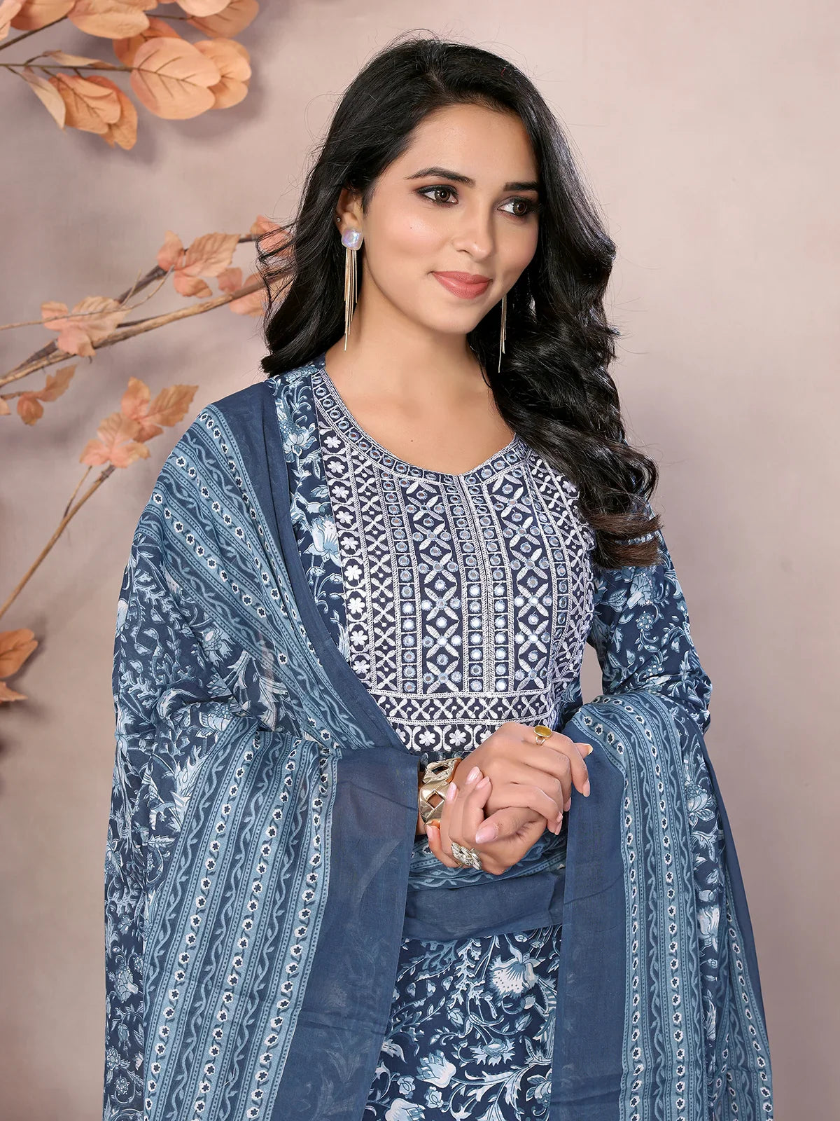 Buy కాటన్ ఎంబ్రాయిడరీ మోకాలి పొడవు స్ట్రెయిట్ కుర్తా విత్ ప్యాంటు మరియు దుపట్టా-నీలం