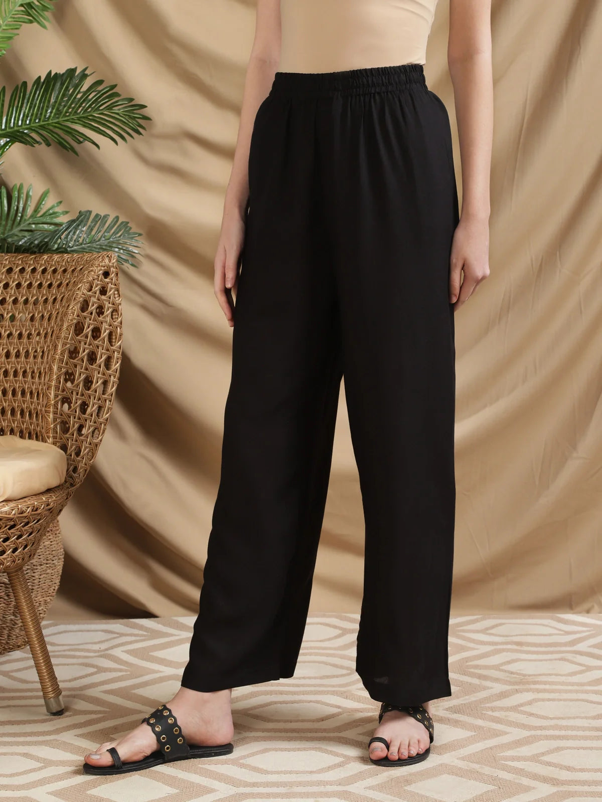 Buy రేయాన్ సాలిడ్ యాంకిల్ లెంగ్త్ పలాజో-నలుపు