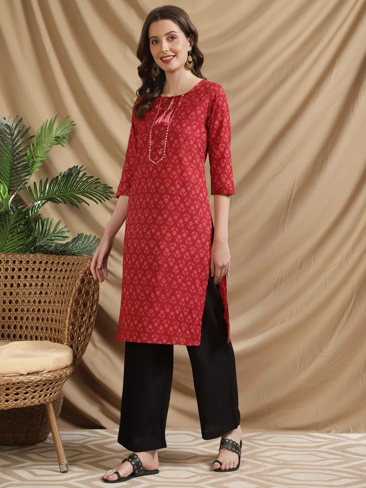 Buy రేయాన్ సాలిడ్ యాంకిల్ లెంగ్త్ పలాజో-నలుపు