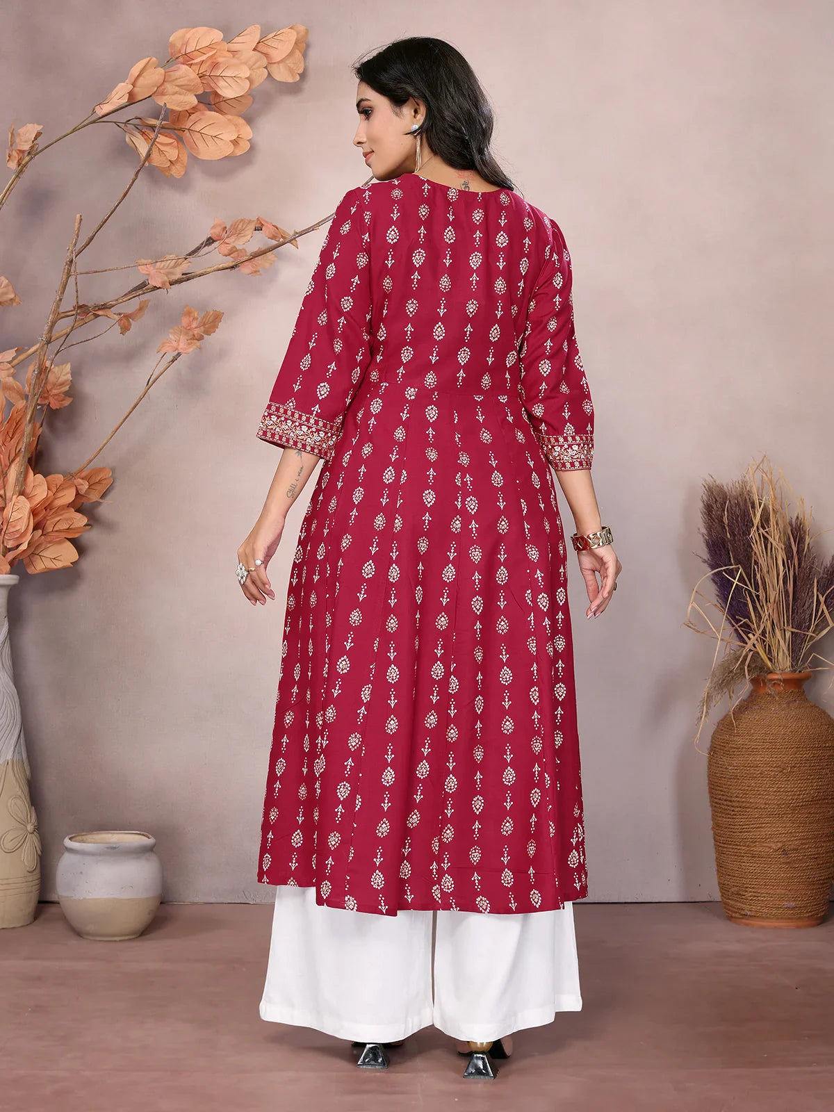 Buy రేయాన్ ఎంబ్రాయిడరీ కాఫ్ లెంగ్త్ అనార్కలి కుర్తా-మెరూన్