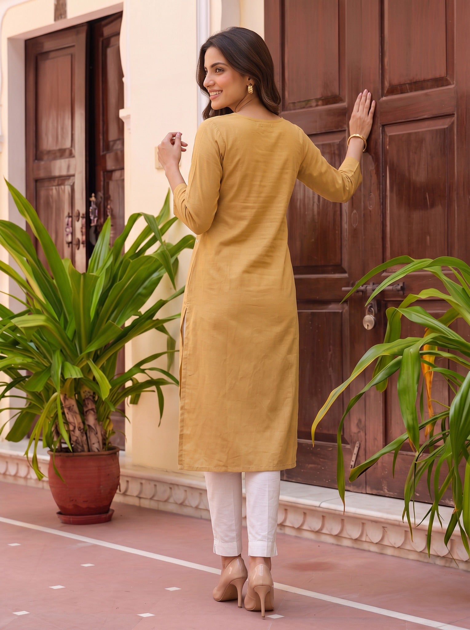 Rayon Embroidered Straight Knee Length Kurta