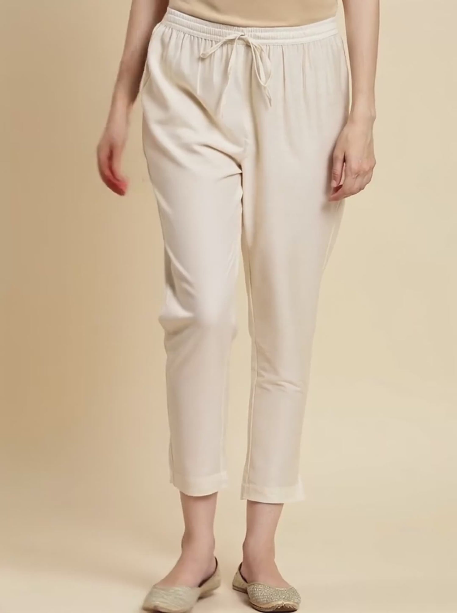 Buy ఘన చీలమండ పొడవు పెన్సిల్ పాంట్-క్రీమ్