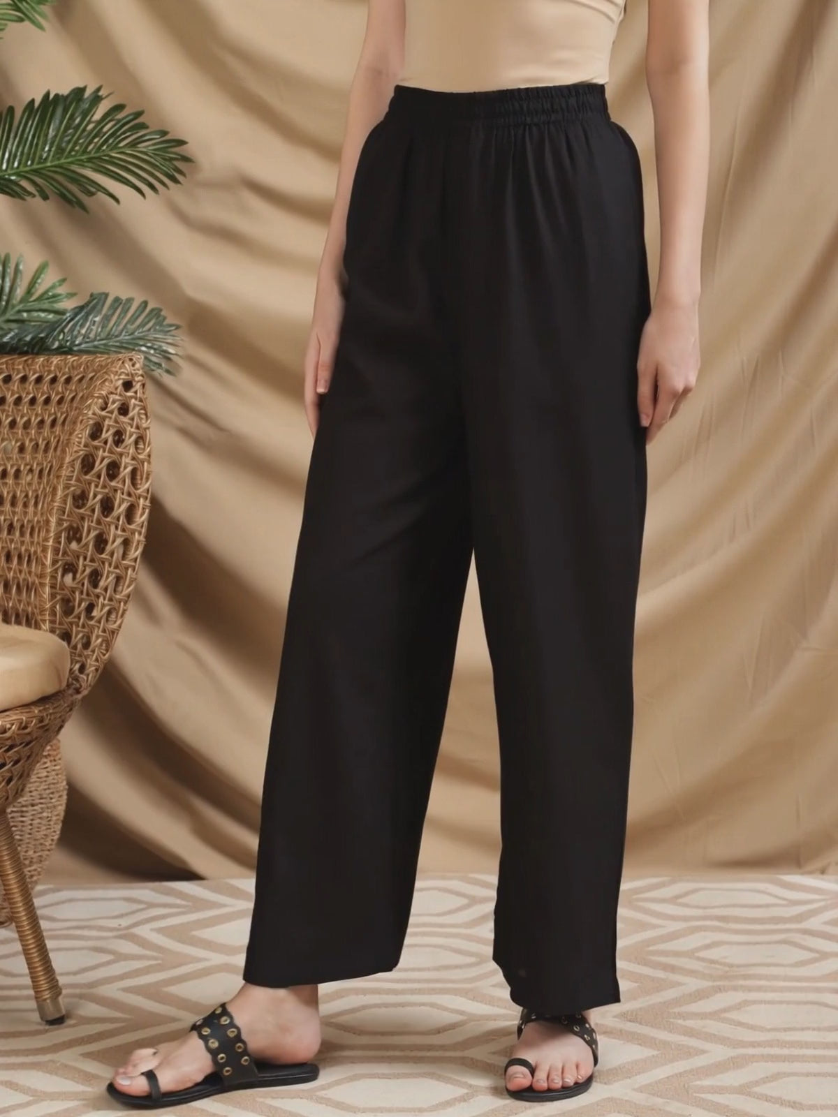 Buy రేయాన్ సాలిడ్ యాంకిల్ లెంగ్త్ పలాజో-నలుపు