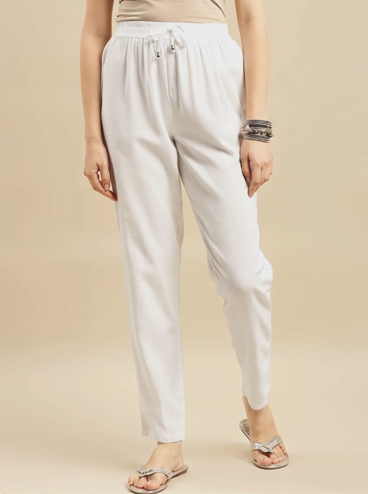 Buy రేయాన్ సాలిడ్ యాంకిల్ లెంగ్త్ స్ట్రెయిట్ ప్యాంట్-తెలుపు