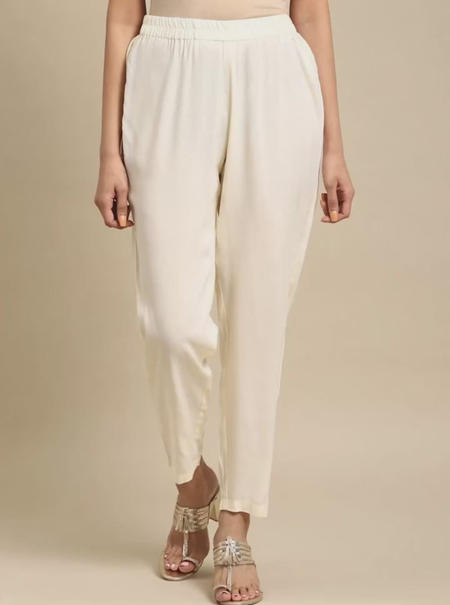 Buy रेयान सॉलिड एंकल लेंथ स्ट्रेट पैंट-सफ़ेद