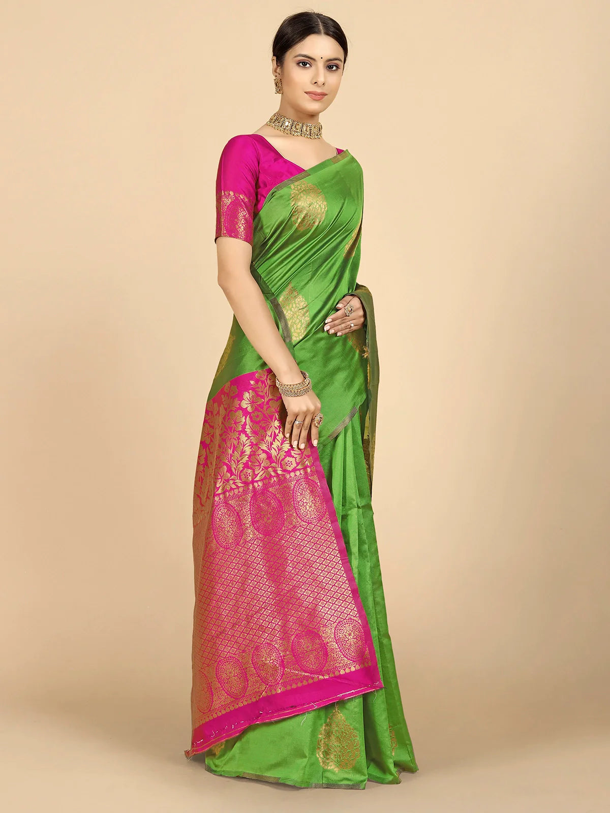 Buy Ethnic Motifs Banarasi Silk Saree With Blouse Piece-Green