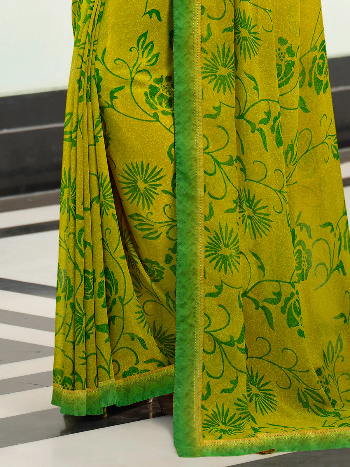 Buy Georgette Floral Printed Saree With Lace Border & Blouse Piece-Lime Green