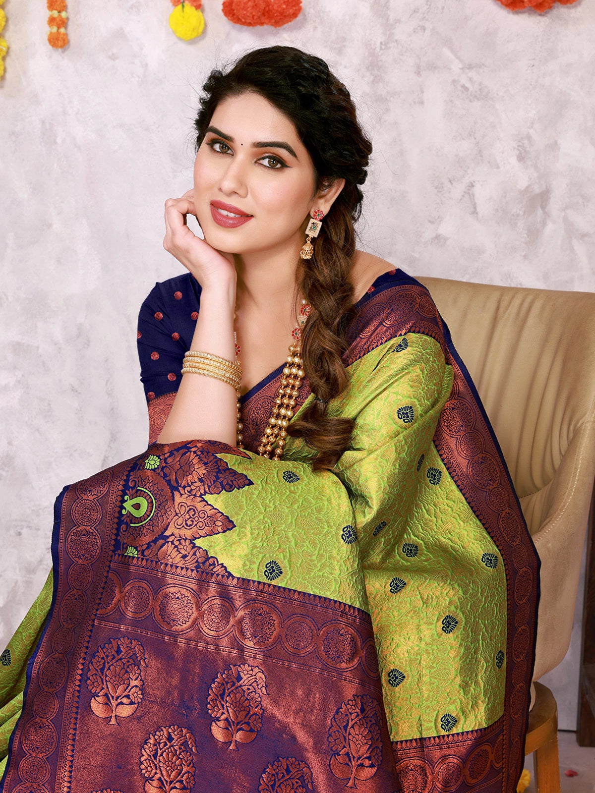 Buy Ethnic Motifs Woven Kanjivaram Saree With Blouse Piece-Green