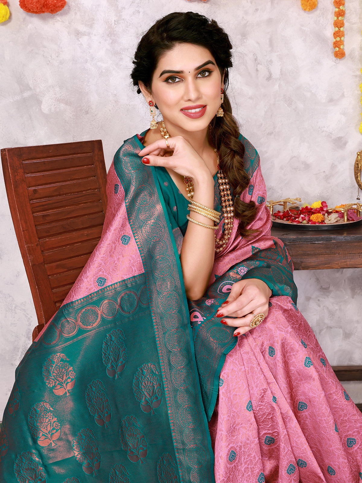 Buy Ethnic Motifs Woven Kanjivaram Saree With Blouse Piece-Green