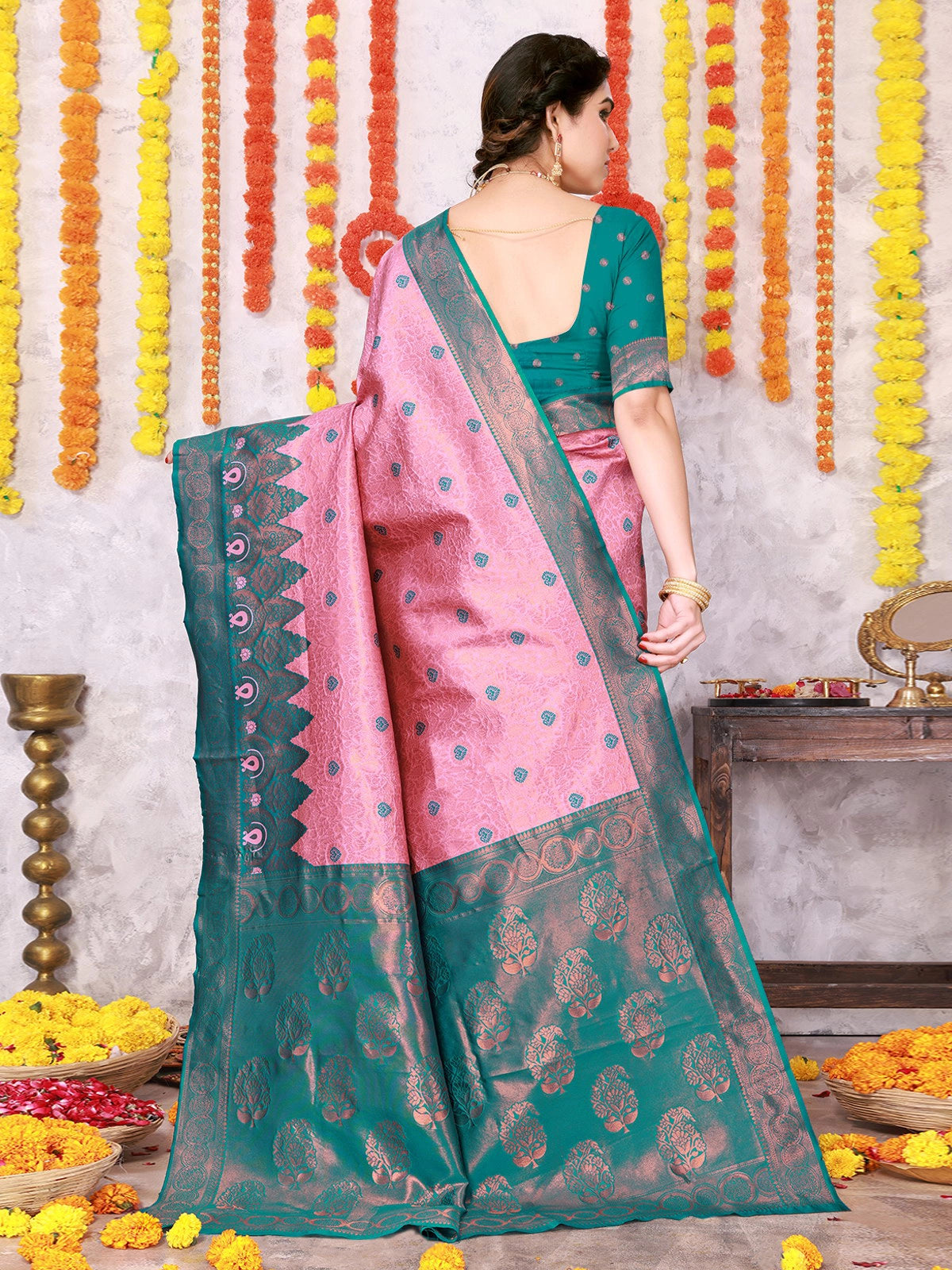 Buy Ethnic Motifs Woven Kanjivaram Saree With Blouse Piece-Green