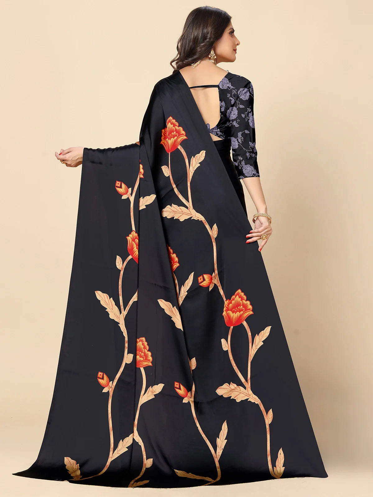 Buy Floral Printed Crepe Saree With Blouse Piece-Black