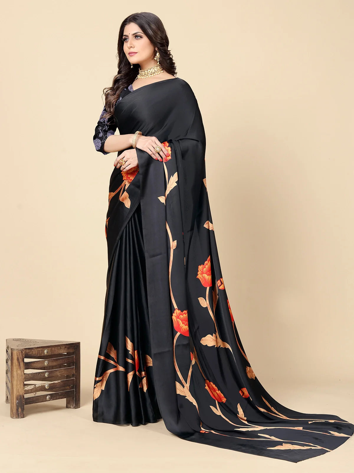 Buy Floral Printed Crepe Saree With Blouse Piece-Black