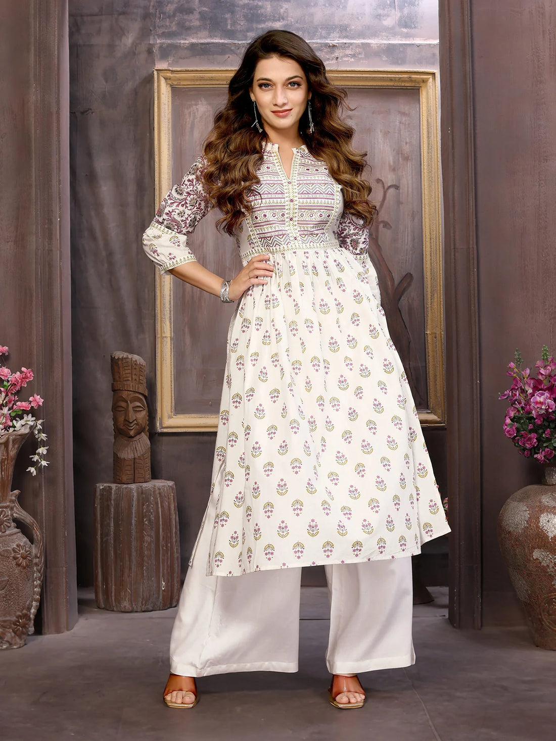 Buy కాటన్ ఎంబ్రాయిడరీ కాఫ్ లెంగ్త్ ఫ్లేర్డ్ కుర్తా-ఊదా