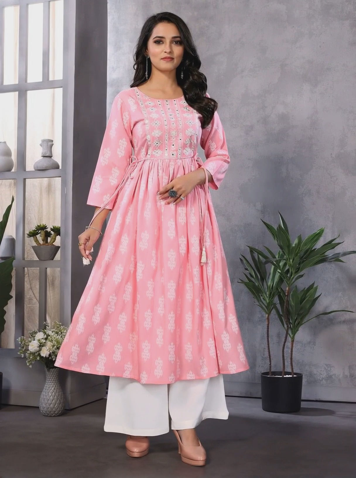 Buy రేయాన్ ఎంబ్రాయిడరీ కాఫ్ లెంగ్త్ A-లైన్ కుర్తా విత్ డ్రాస్ట్రింగ్-పింక్